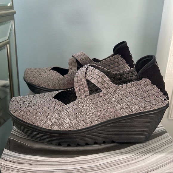 EUC Bernie Mev Woven Pewter Elastic Fabric Wedge Platform, Size 39 - Picture 6 of 10